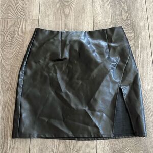 Lulus woman’s used mini skirt in good condition